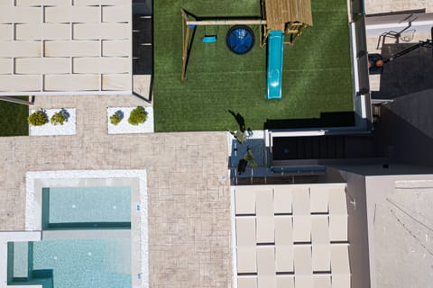 Another aspect of the pool terrace