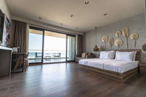 Prive Suite Sea View | Premium bedding, minibar, laptop workspace, soundproofing