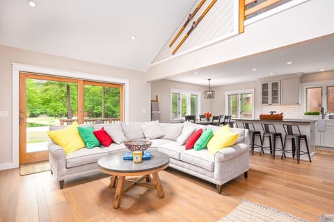 Flooded with light and mountain air, our expansive open floor plan feels like a breath of fresh air.