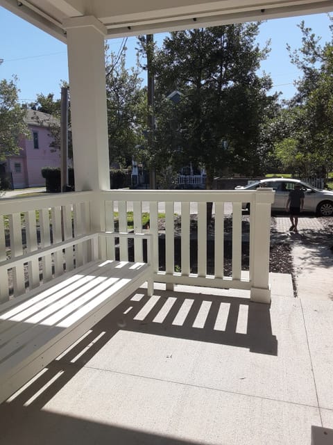  Unload and unpack with ease! Street parking is a breeze right out front.
