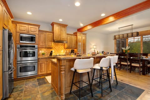 Double Ovens and Bar Seating