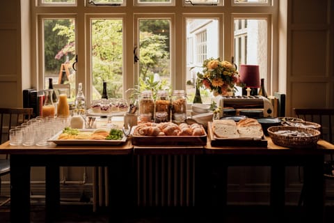 Daily cooked-to-order breakfast for a fee