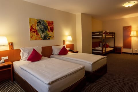 Standard Quadruple Room | Desk, laptop workspace, blackout drapes, soundproofing