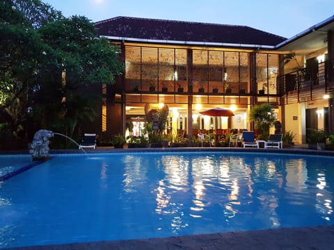 Outdoor pool, sun loungers