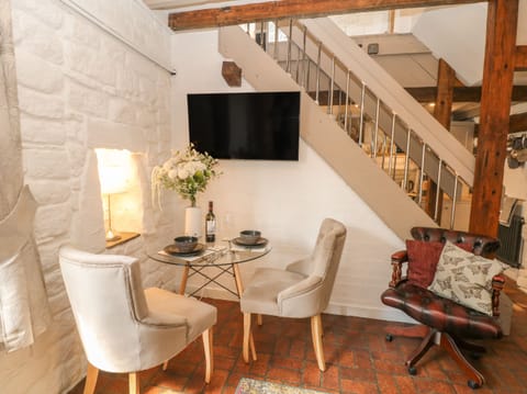 Cottage | Dining