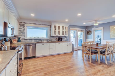 Kitchen with Breakfast Area