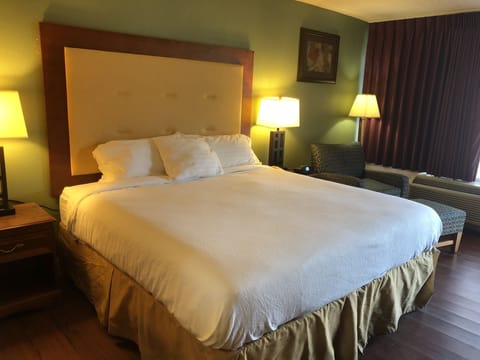 Blackout drapes, WiFi (free), bed sheets