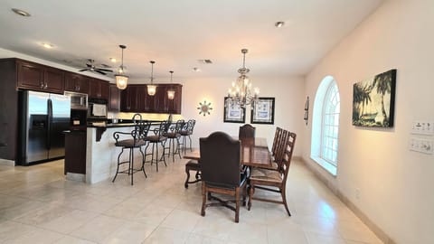 Kitchen & Dining details