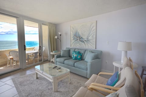 ANTIGUA 404-LIVING-AREA