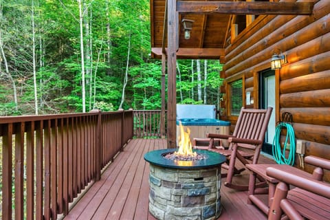 Front deck with hot tub, fire pit and sitting area.



