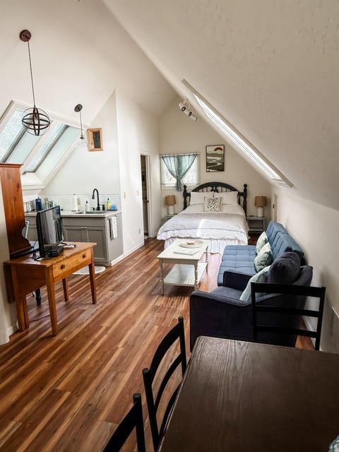 Lovely studio apartment with all the essentials. Comfy bed with futon for additional sleeping space (extra bedding in the closet) as well as Pack'n'play and high chair for a younger child.