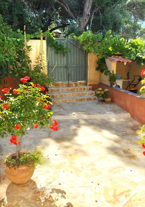 Apartment, 2 Bedrooms, Smoking, Patio | Children's area