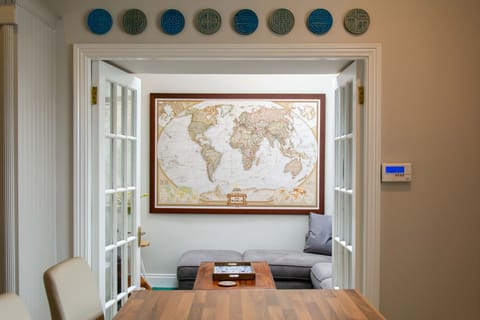 Travel collections and Irish art