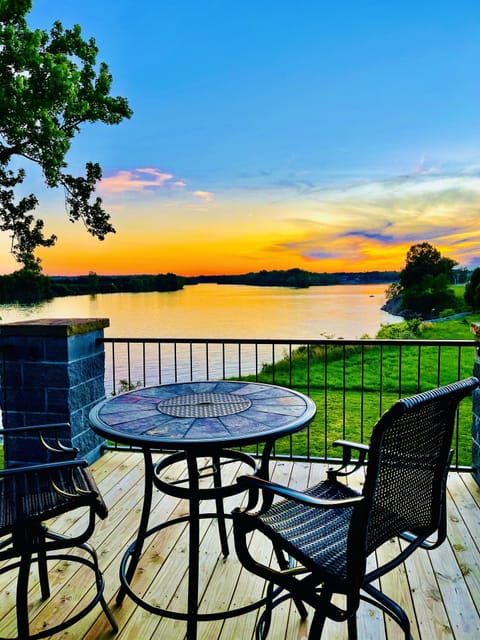 1964 Catfish Lane Back Deck