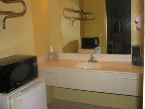 2 Double Beds, Smoking | Iron/ironing board, free WiFi, bed sheets