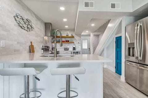 4020dbf5 9f77 4104 af3d be8e22a3b973