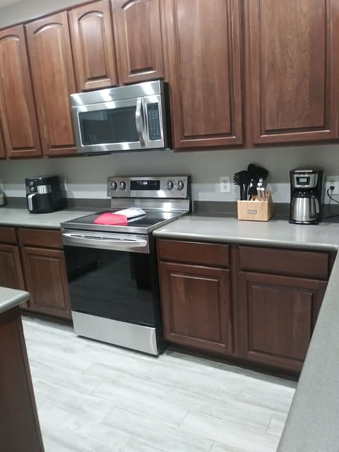 LG electric range with air fry and convection option. Villa Verde welcome the home chef!