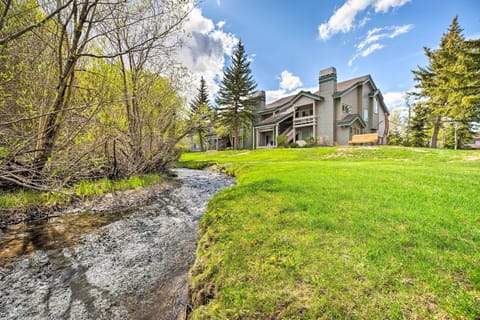 Mammoth Lakes Vacation Rental | 2BR | 2BA | 3 Steps to Enter | 1,100 Sq Ft