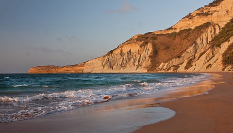 Beach nearby, snorkeling, kayaking