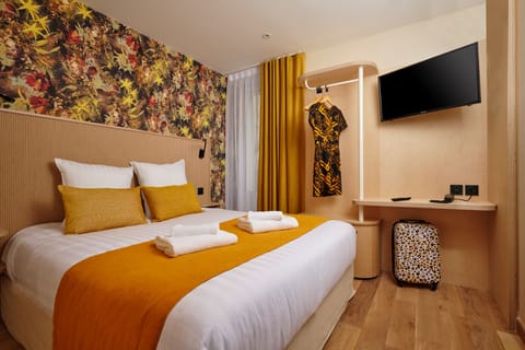 Superior Double Room | In-room safe, desk, soundproofing, iron/ironing board