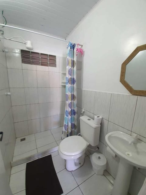 Standard Quadruple Room | Bathroom | Shower, towels