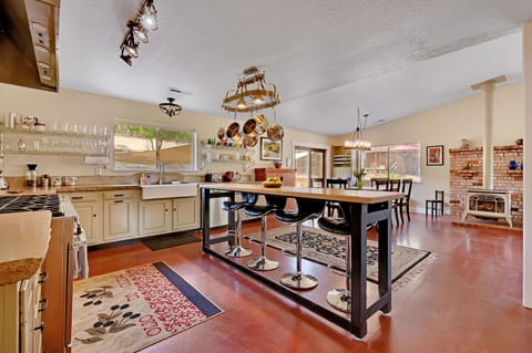 Island seating for four