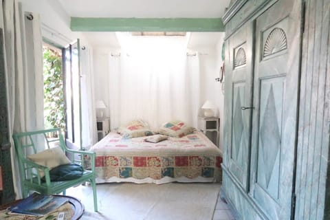 https://www.provence-holidays.com/