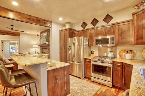 Fully equipped kitchen for all your baking needs and an oatmeal breakfast bar!