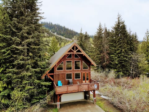 Summit East ski hill in background, only two blocks away on foot.