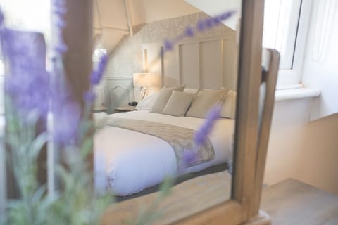 Suite, 1 King Bed, Non Smoking | Desk, iron/ironing board, cribs/infant beds, rollaway beds