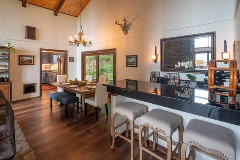 Bar with sink: Coffee, Tea, Wine spot