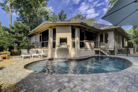 1 Sandhill Crane - Pool Area