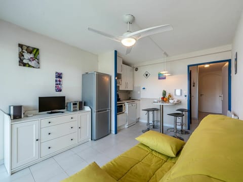 Furniture, Property, Picture Frame, Cabinetry, Table, Television, Chair, Ceiling Fan, Comfort, Drawer