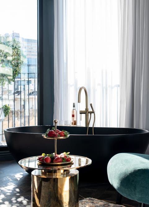 Studio Suite, Bathtub | View from room