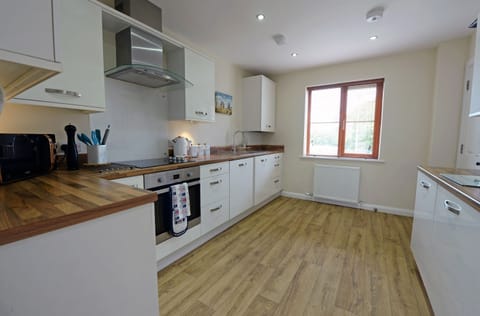 House | 4 bedrooms, WiFi