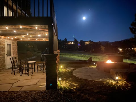 Spend your evenings taking in then night sky & the warm glow of the gas firepit