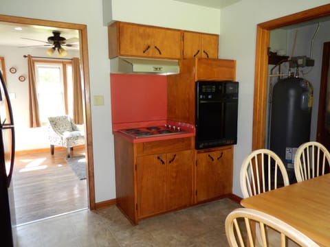 Cute Rustic/Modern Kitchen combo.