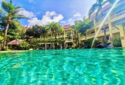 2 outdoor pools
