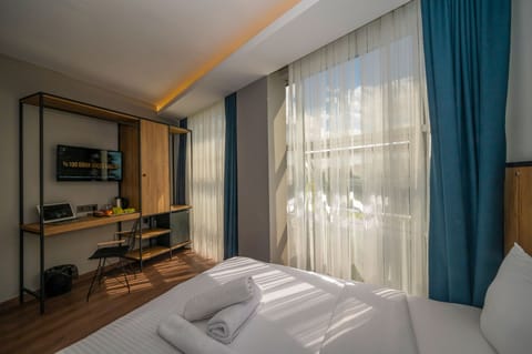 Deluxe Single Room | In-room safe, soundproofing, WiFi (free), bed sheets