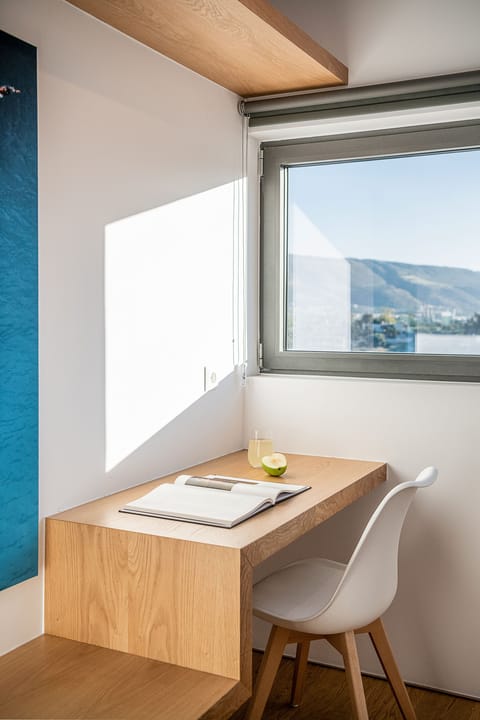 4 bedrooms, premium bedding, down comforters, pillowtop beds