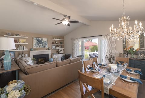 Welcome to Betsy's Nest! A Monterey Bay View Home