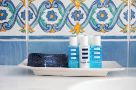 Standard Doublr Room | Bathroom | Shower, free toiletries, hair dryer, slippers