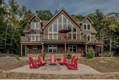 4400+ SF luxury home Western views of Cathedral, White Horse Ledge & Moat Mts
