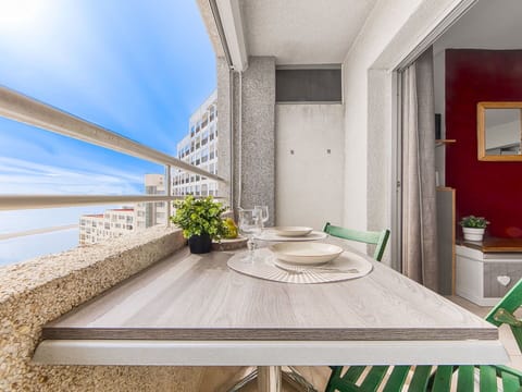 Property, Furniture, Building, Plant, Interior Design, Wood, Rectangle, Table, Flooring, Floor