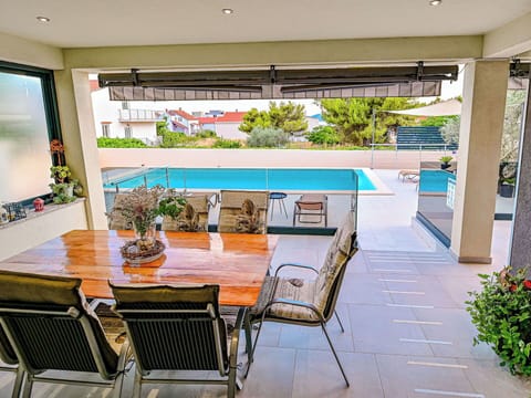 White, Number, Slope, Design