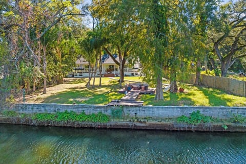 Welcome to Hideout on the Hillsborough a Beautiful home and property right on the river just 5 miles from Busch Gardens