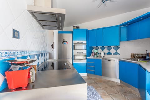 Kitchen opening onto the terrace