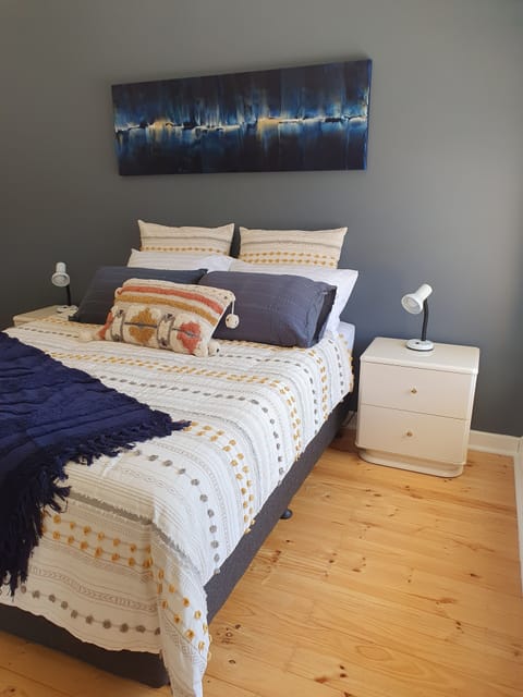Stylish main bedroom with Queen bed