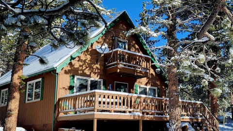 Perfect for a snowy retreat for winter time! Cozy up by the fire OR go adventure