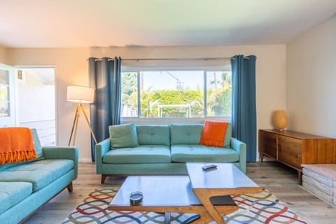 Seating for 5 with a wonderful tv - everything is new.  Views of front yard.